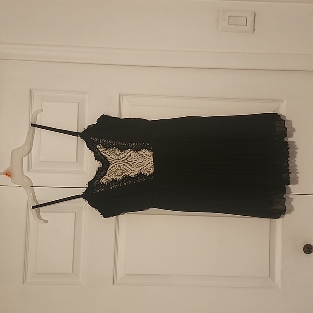 Womans dress above the knee like brand new